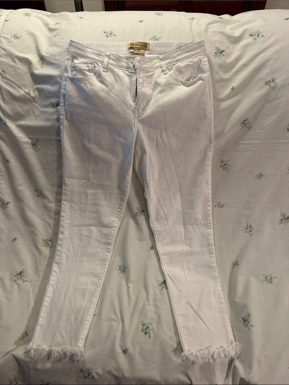 Democracy White Slim Denim Jeans with Frayed Hem size 10